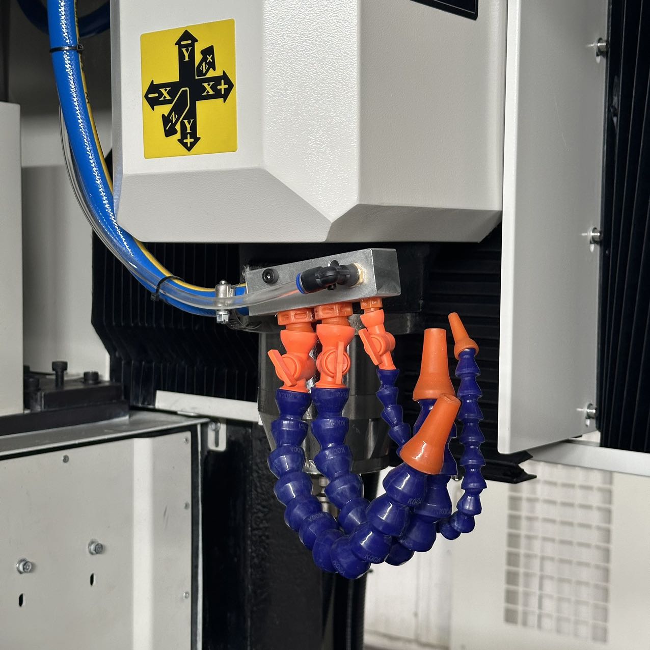 Fresadora CNC para fabricaci&oacute;n de moldes de precisi&oacute;n | Fresadora vertical de alta velocidad de 3 ejes LEYO M5