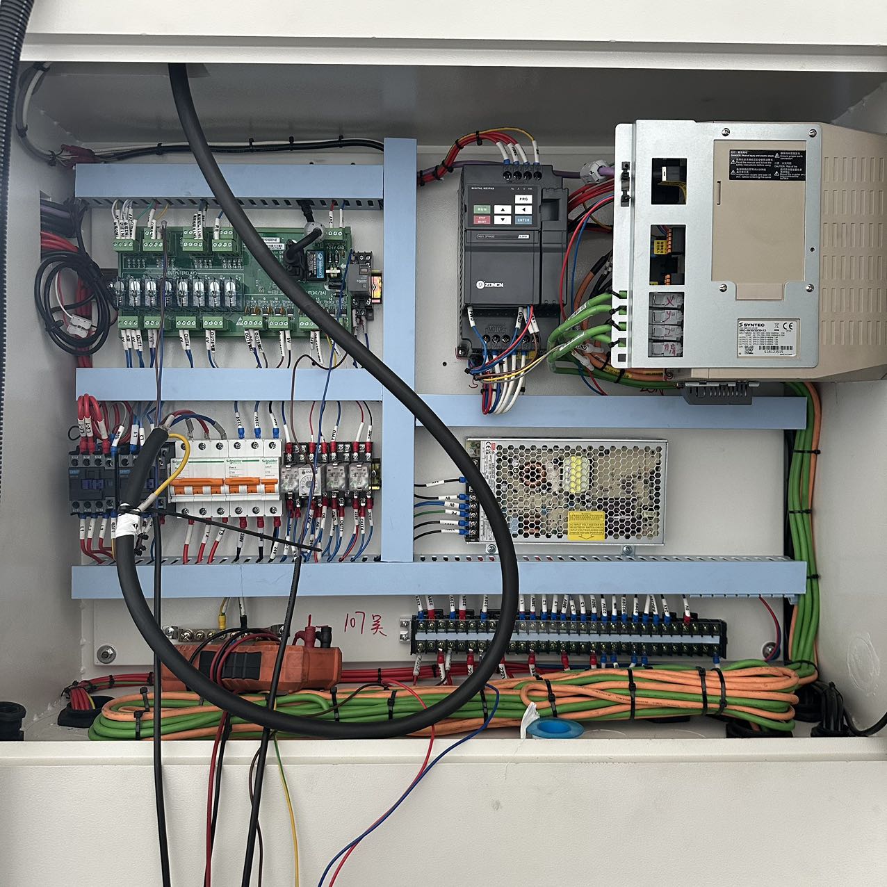 Fresadora CNC para fabricaci&oacute;n de moldes de precisi&oacute;n | Fresadora vertical de alta velocidad de 3 ejes LEYO M5